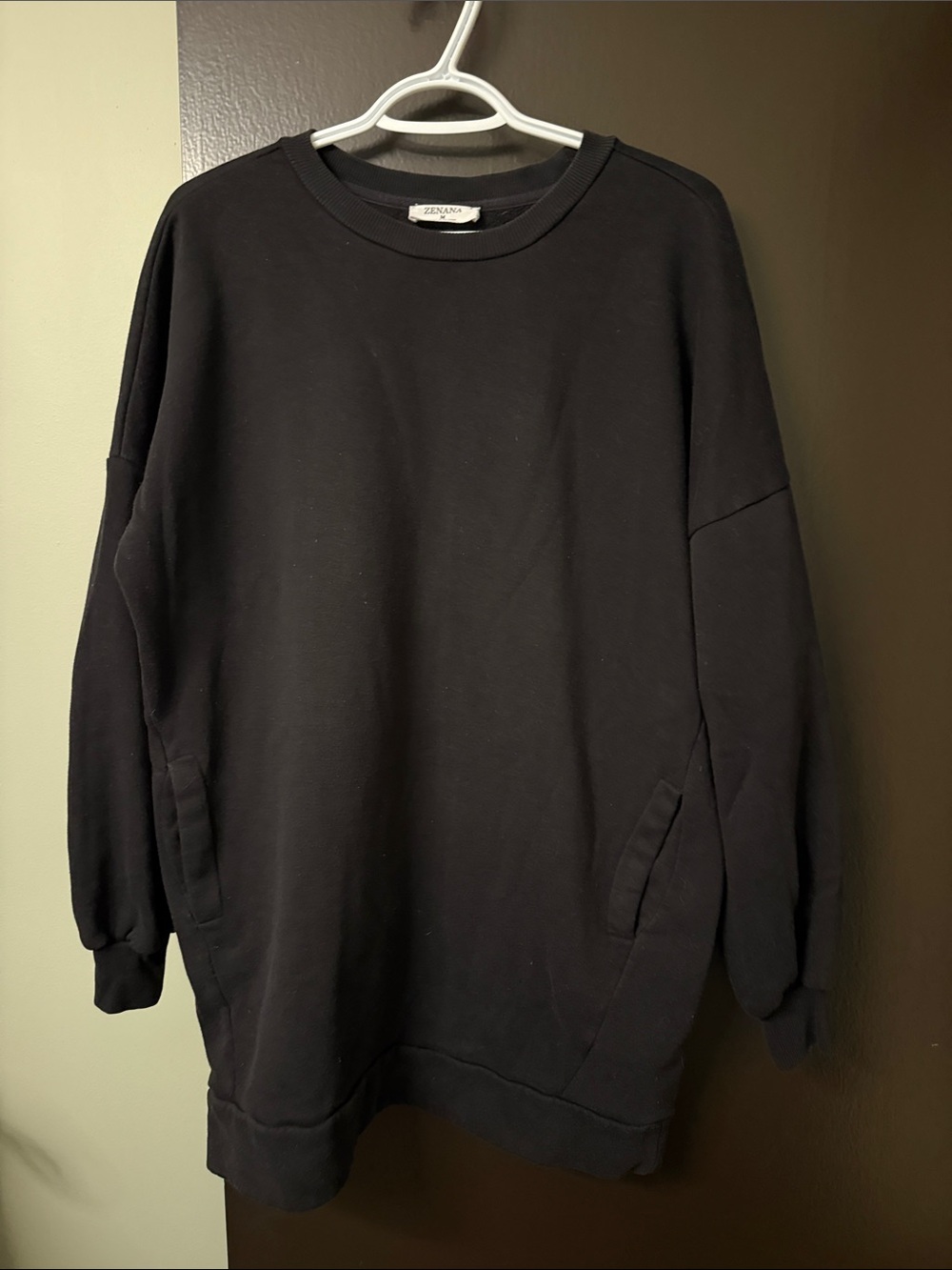 Zenana Outfitters Black Crewneck Pullover